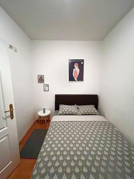 Cozy, Charming One Bedroom Apt พอดโกริกา ภายนอก รูปภาพ