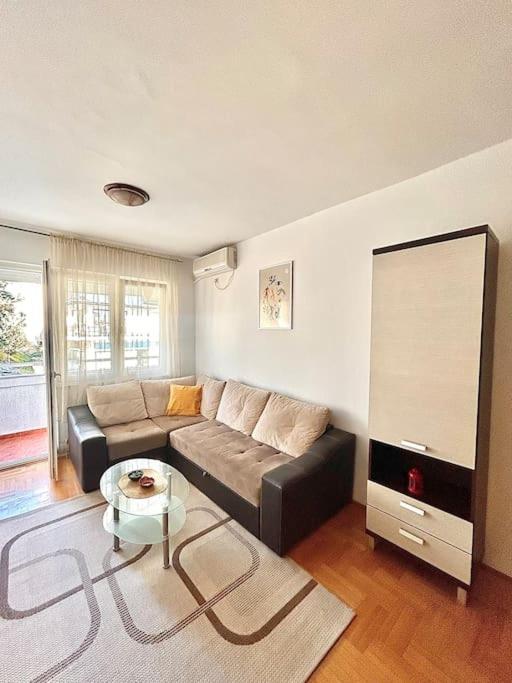 Cozy, Charming One Bedroom Apt พอดโกริกา ภายนอก รูปภาพ